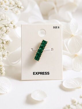 Express Gold Ring with Emerald-Green Rectangular Stones